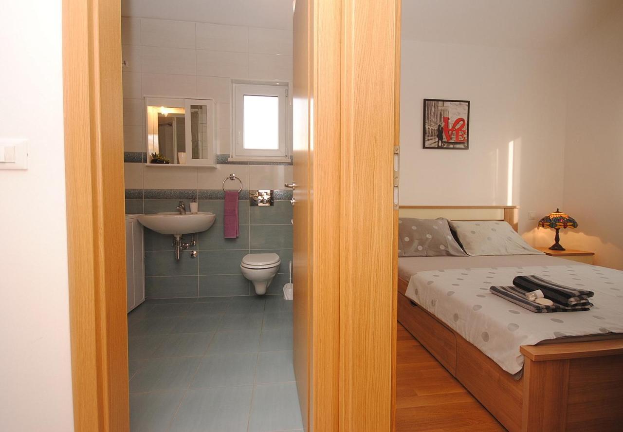 Apartment Noel โรกอซนิซา ภายนอก รูปภาพ